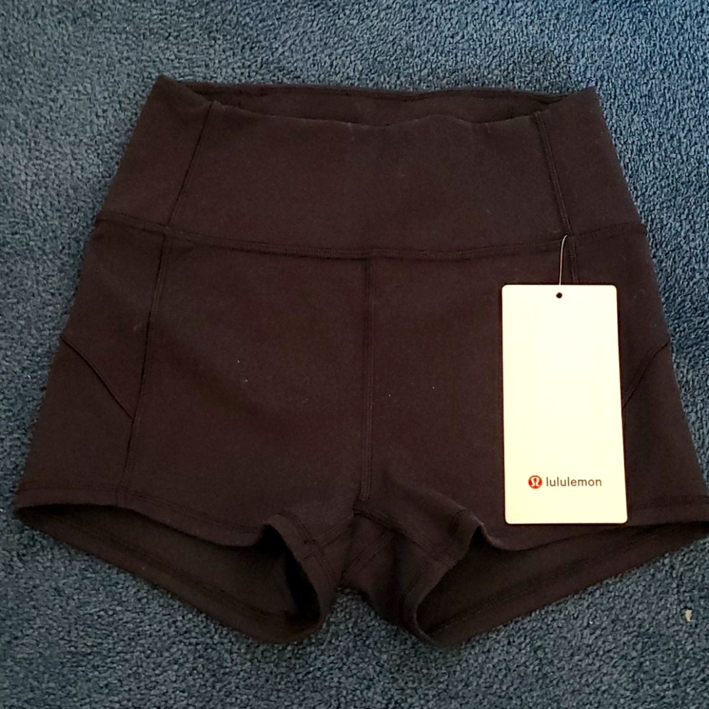 Lululemon in movement  short size 4